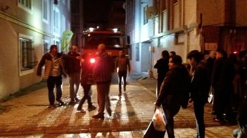 Kız Yurdunda &Ccedil;ıkan Yangın Paniğe Neden Oldu