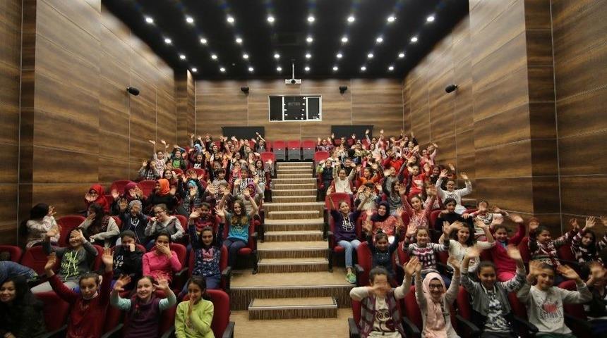 Gen&ccedil; Kaymek &Ouml;ğrencilerinin Sinema Keyfi