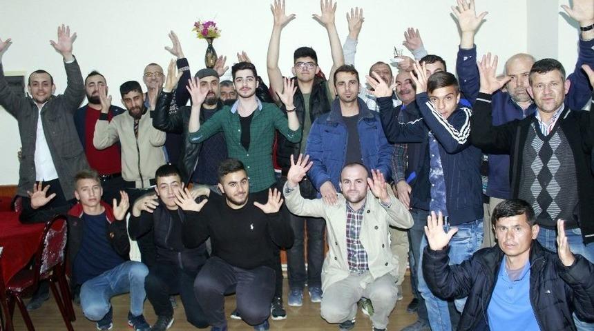 (&ouml;zel Haber) Anne Ve Babası İşitme Engelli Gen&ccedil;, İşitemeyenlerin Kulağı Oluyor