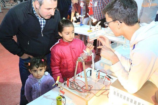 Kocaeli Üniversitesi Stantları Çocuklardan İlgi Gördü