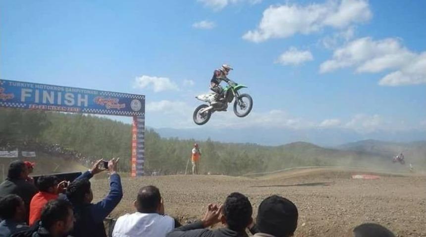 K&uuml;tahyalı İhtiyar Delikanlılar