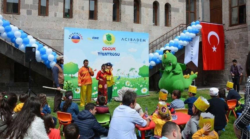 Dolgi 23&rsquo;nisan Kutlamasında