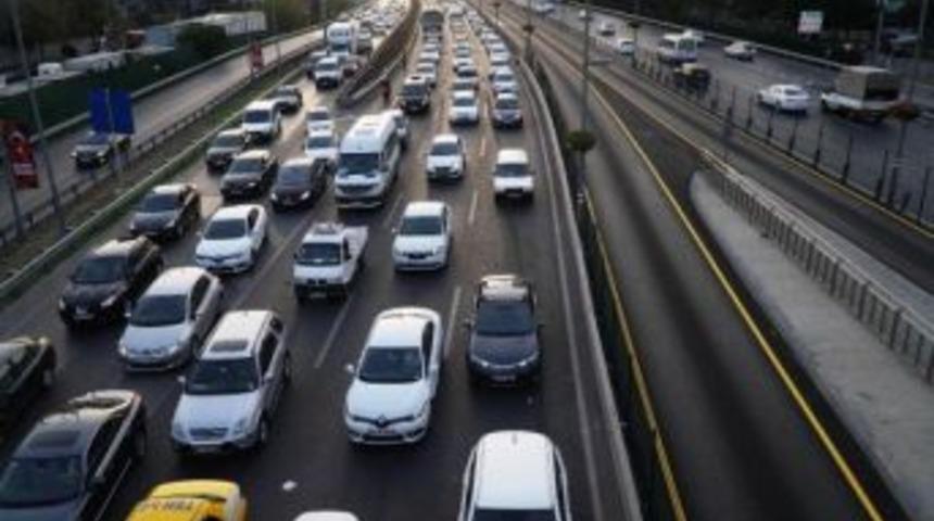 Gelenek Bozulmadı: Manuel Vitesli Beyaz Otomobil Tercih Edildi