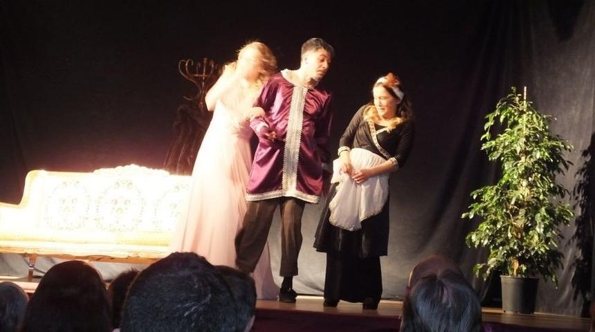 &Uuml;niversiteli Gen&ccedil;ler Profesyonelleri Aratmadı