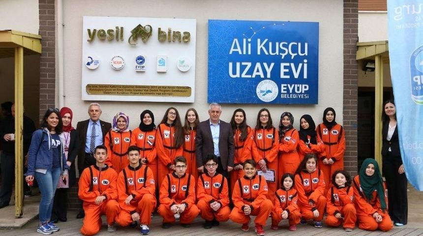 Ey&uuml;pl&uuml; Gen&ccedil; Astronomlar Sertifikalarını Aldı