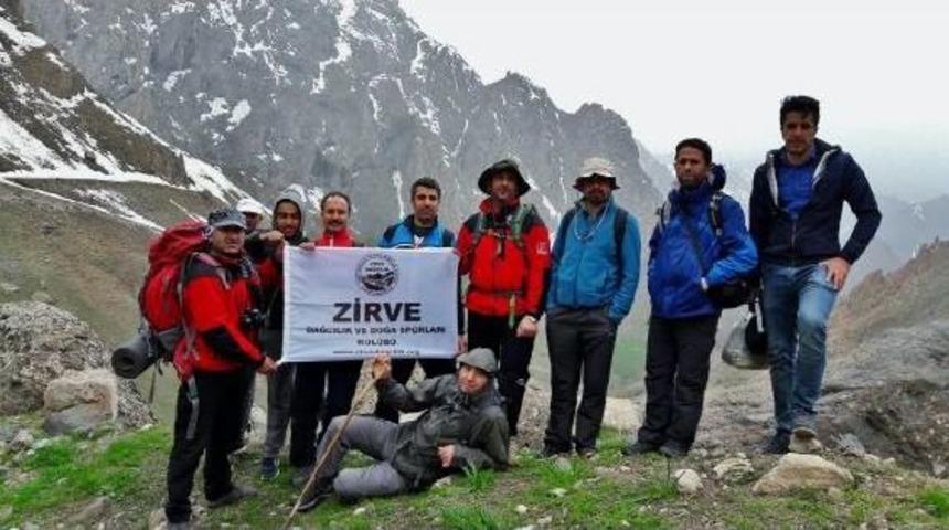 Hakkarili Dağcılardan L&ouml;semili &Ccedil;ocuklar I&ccedil;in Doğa Y&uuml;r&uuml;y&uuml;ş&uuml;