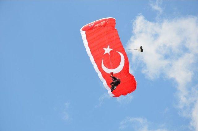 Türk Hava Kurumu Amatör Paraşütçüleri Efes’te Buluşturdu 1