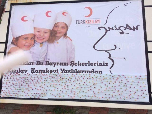 Türk Kızılayı Huzurevinde Kalan Yaşlılar Çocuklara Sürpriz Yaptı