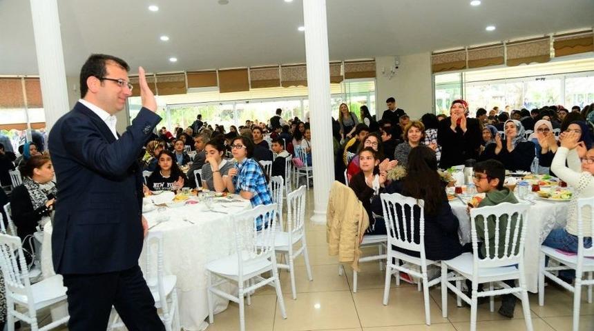 Başkan İmamoğlu, Teog Sınavına Girecek &Ouml;ğrencilere Moral Verdi