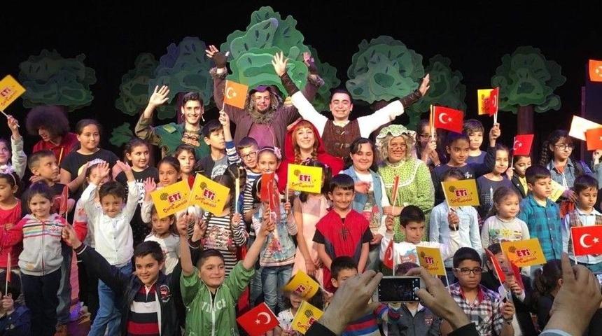 &rsquo;kırmızı Başlıklı Kız&rsquo; Oyunu Mersin&rsquo;de Sahnelendi