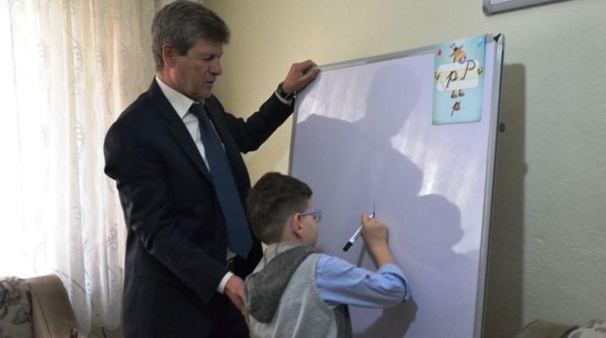 Engelli &Ouml;ğrenciye Evde Eğitim