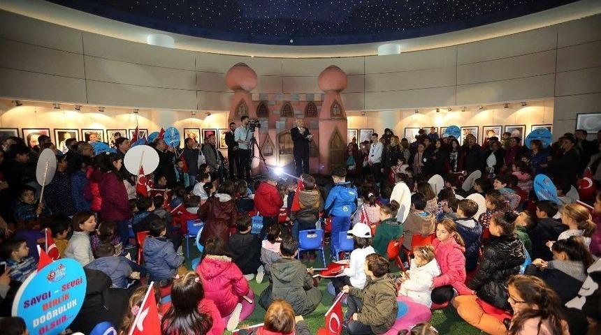 Yenimahalle Belediyesinden &Ccedil;ocuklara Bayram Hediyesi