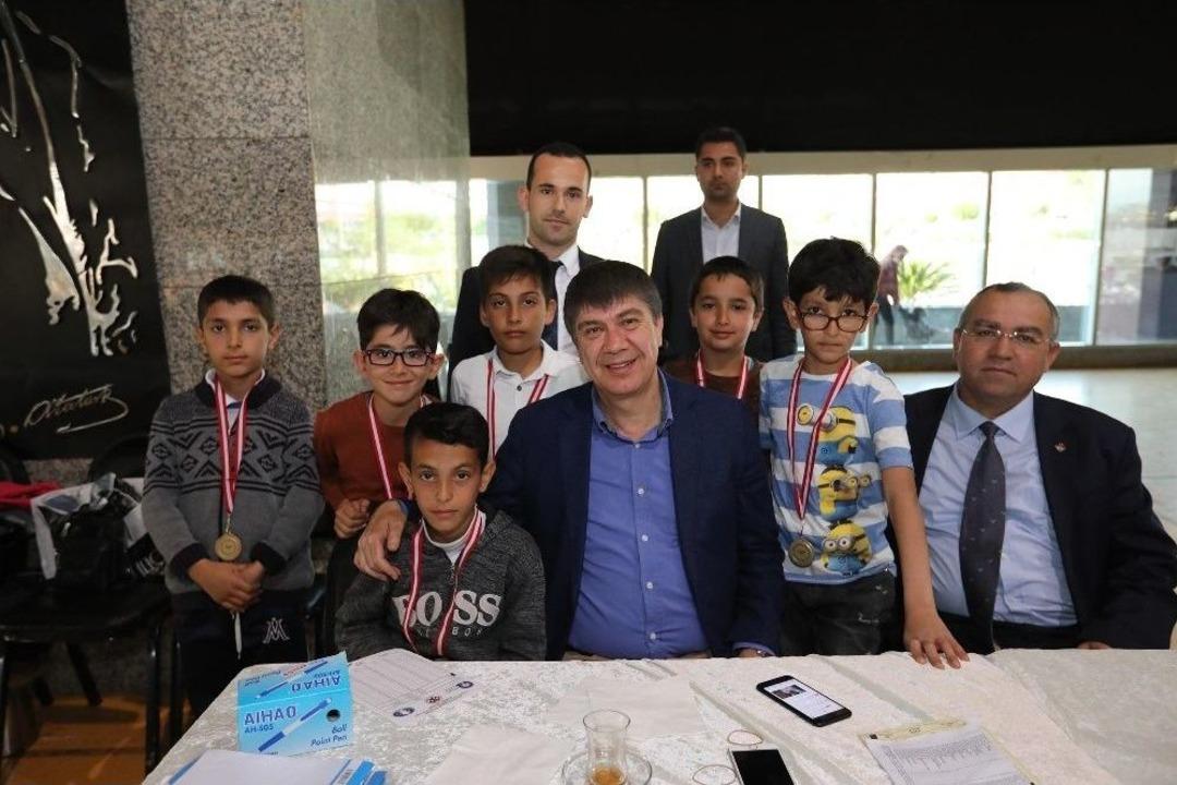 B&uuml;y&uuml;kşehir 23 Nisan&rsquo;ı Dolu Dolu Kutladı