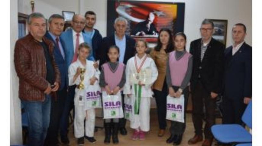 Başarılı Öğrenciler Ödüllendirildi