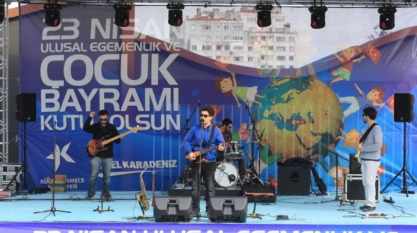 K&uuml;&ccedil;&uuml;k&ccedil;ekmeceli &Ccedil;ocuklar, Pingani Şarkılarıyla Bayram Yaptı