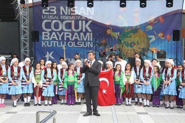 Küçükçekmeceli Çocuklar, Pingani Şarkılarıyla Bayram Yaptı