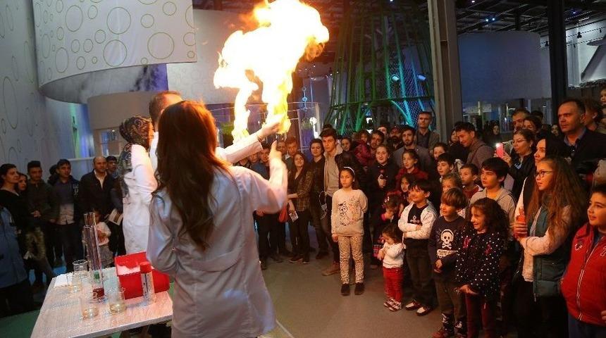 &Ccedil;ocuk Bayramı Bilimsel Aktivitelerle Kutlandı