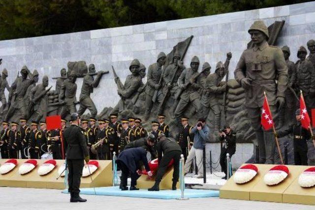 Çanakkale Şehitler Abidesi'nde, Gururlu Ve Hüzünlü Tören