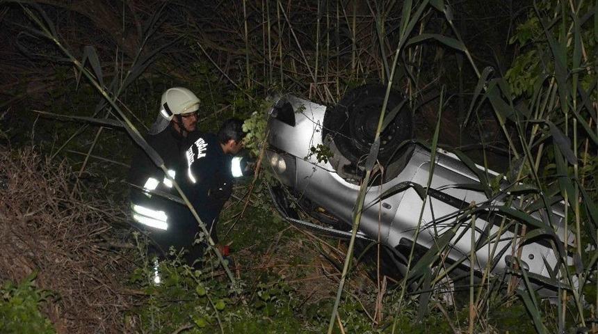 Ortaca&rsquo;da D&uuml;ğ&uuml;n Yolunda Kaza; 3 Yaralı