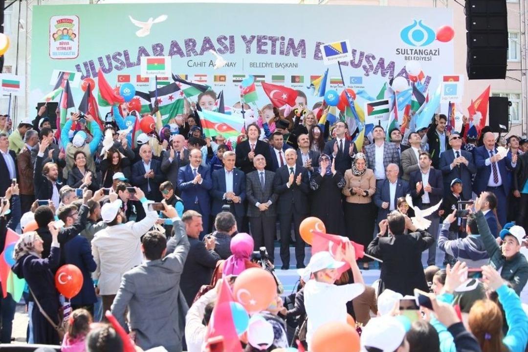 D&uuml;nya Yetimleriyle 23 Nisan Coşkusu