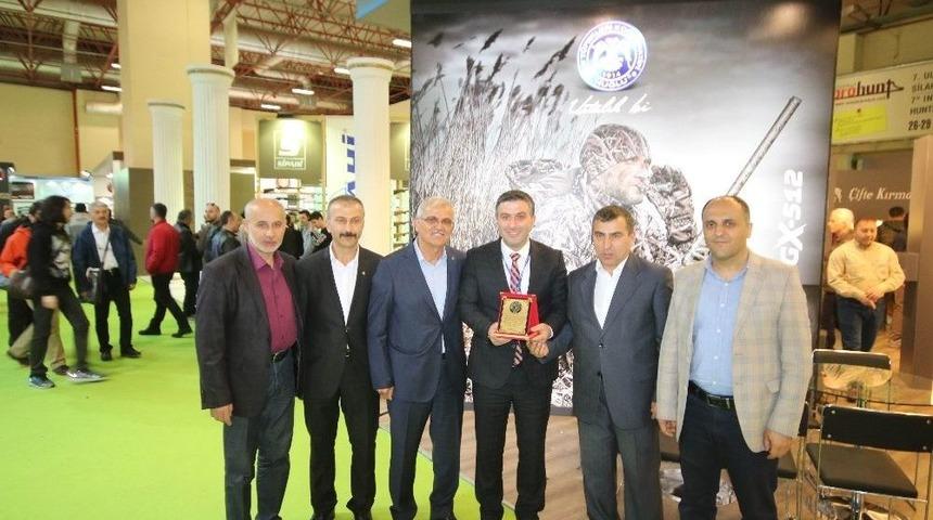 &Ouml;zaltun, İstanbul&rsquo;daki Fuarda Silah &Uuml;reticileriyle Buluştu