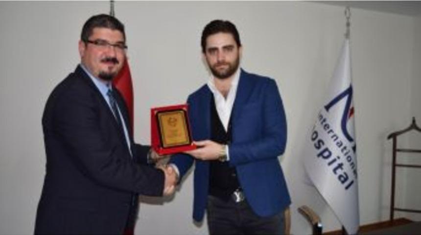 M&uuml;messil Derneğinden Neccar&rsquo;a Plaket