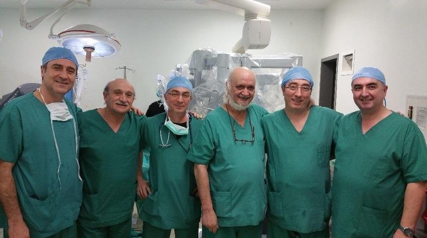 T&uuml;rkiye Robotik Ameliyat &Ouml;ğretiyor