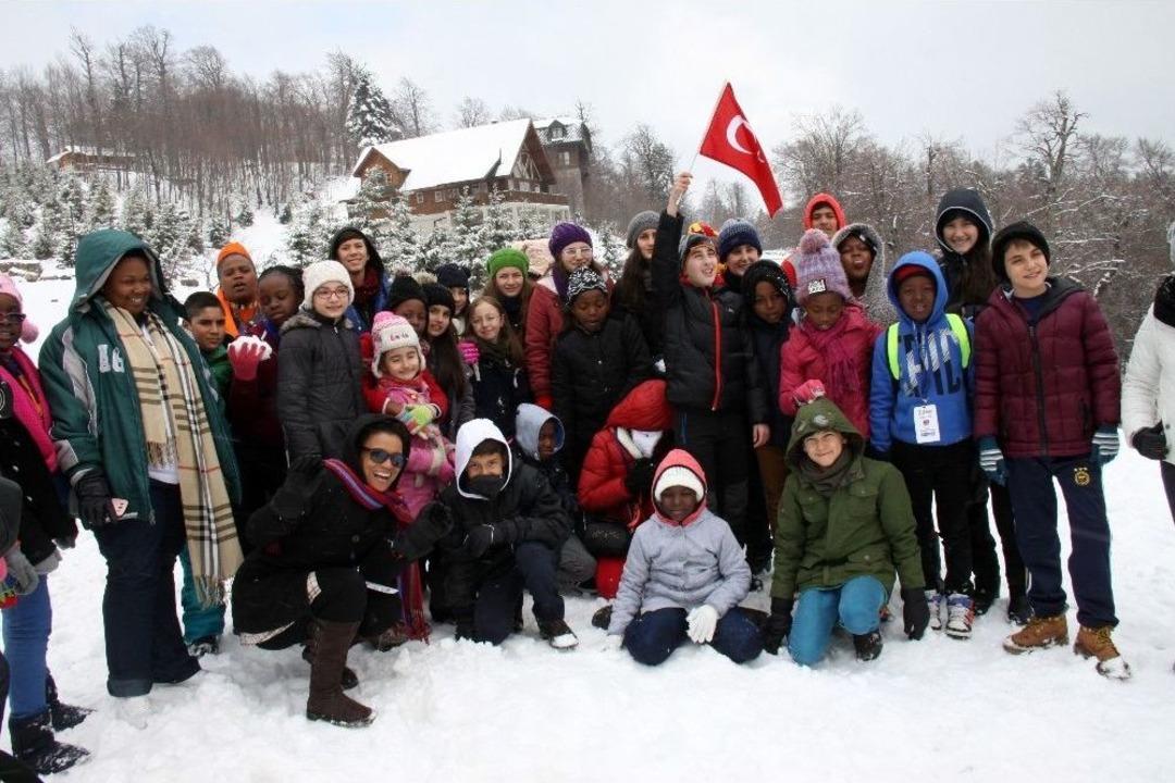 İlk Kez Karla Tanışan Afrikalı &Ouml;ğrenciler Doyasıya Eğlendi