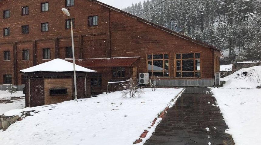 Ilgaz&rsquo;da Kayak Merkezinde Nisan Karı 10 Santimi Buldu