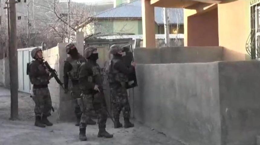 Van&rsquo;da Ter&ouml;r Operasyonu: 16 G&ouml;zaltı