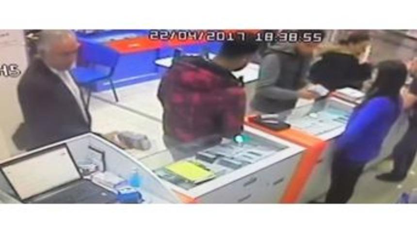 Kaşla G&ouml;z Arasında 3 Bin Liralık Telefonu &Ccedil;aldı