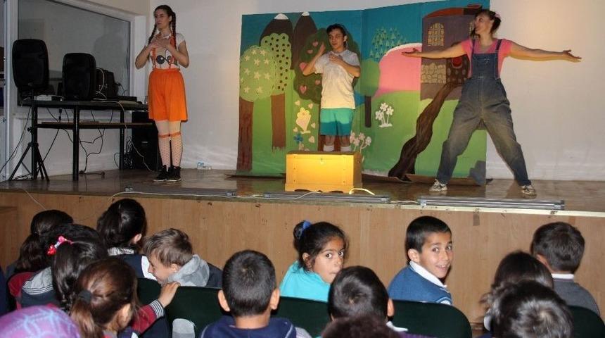 Gezici &Ccedil;ocuk Tiyatrosu &Ccedil;ankaya Yollarında