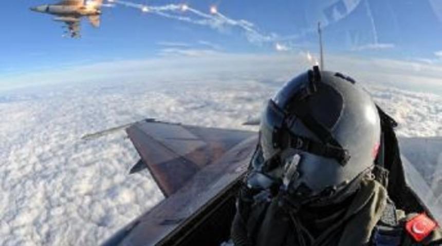 Pilot Ihtiyacı Için Havayolları Ve Tsk Masada