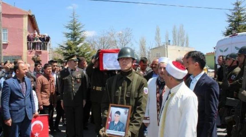 Şırnak'ta Şehit D&uuml;şen Gazi Uzman &Ccedil;avuş Toprağa Verildi