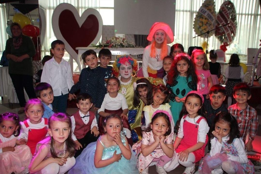 Minik &Ouml;ğrencilerin 23 Nisan Balosu