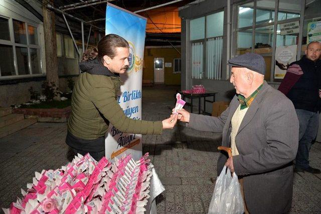 Miraç Kandili’nde Camiler Doldu Taştı, 10 Bin Lokum İkram Edildi