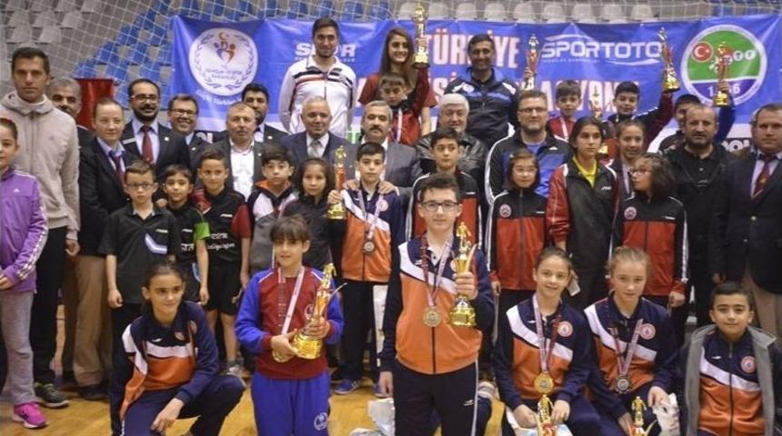 Tokat&rsquo;taki Masa Tenisi En İyi 12&rsquo;ler Şampiyonası Sona Erdi