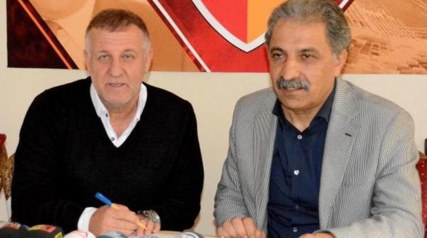 Kayserspor Mesut Bakkal'a Emanet