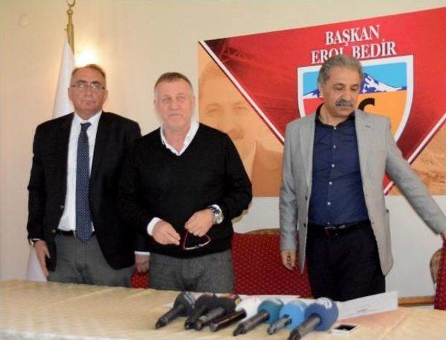 Kayserspor Mesut Bakkal'a Emanet