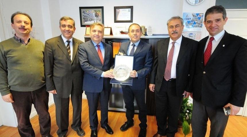 T&ccedil;mb&rsquo;den Samsun B&uuml;y&uuml;kşehir Belediyesine Plaket