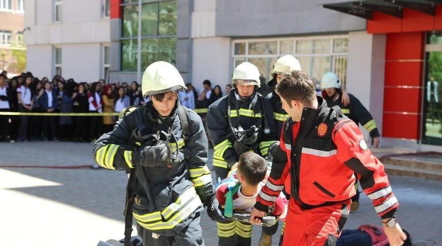 G&ouml;n&uuml;ll&uuml; İtfaiyecilerden Tatbikat