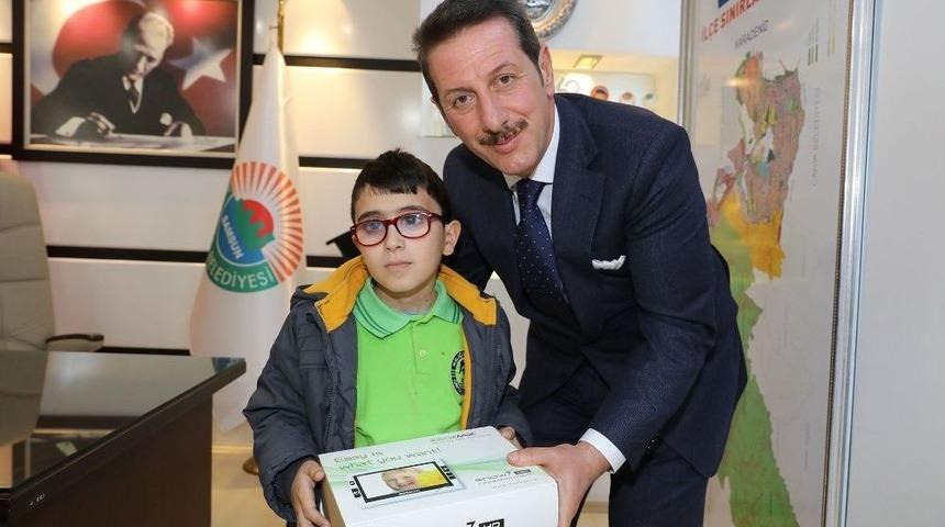 Başkan Tok&rsquo;tan Minik M&uuml;min&rsquo;i Sevindiren Hediye