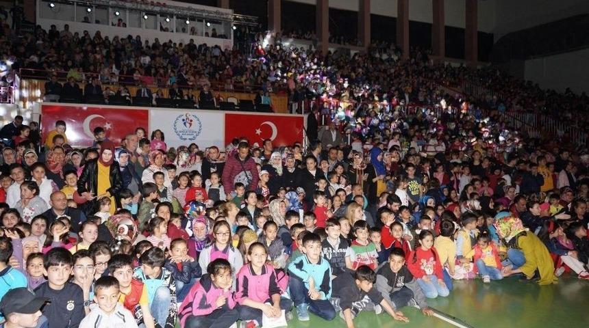 Rafadan Tayfa M&uuml;zikal Ekibi &Ccedil;ocuklarla Buluştu