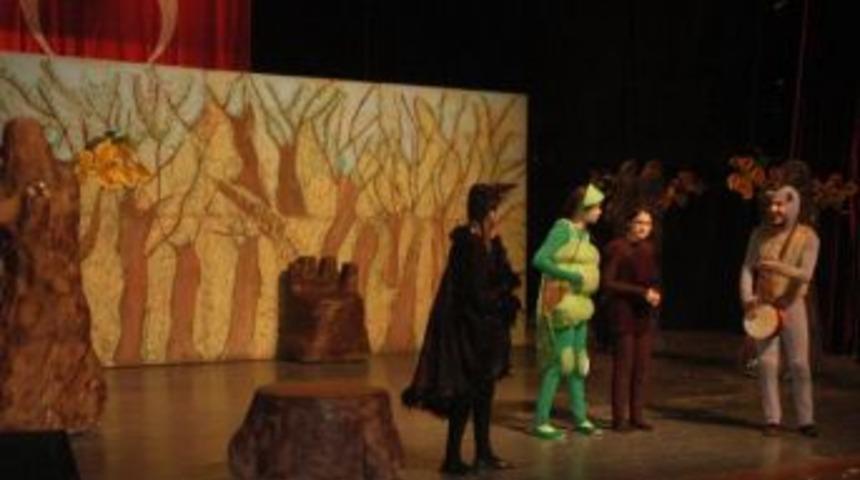 Bosch &Ccedil;evre &Ccedil;ocuk Tiyatrosu Ceyhanlı &Ccedil;ocukların Bayram Neşesi Oldu