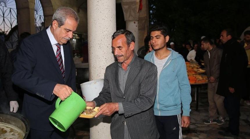 Haliliye Belediyesinden Vatandaşlara Sabah Namazında Tirit İkramı
