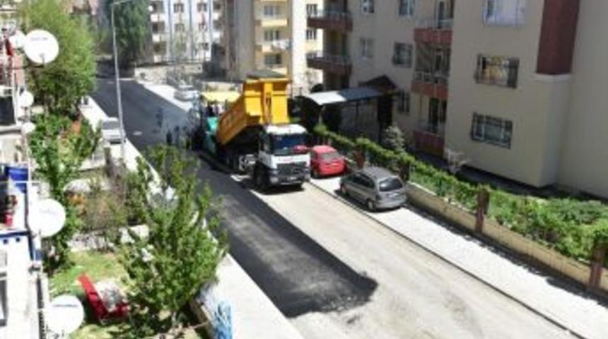 Başharık Mahallesinde Sıcak Asfalt &Ccedil;alışması Yapıldı