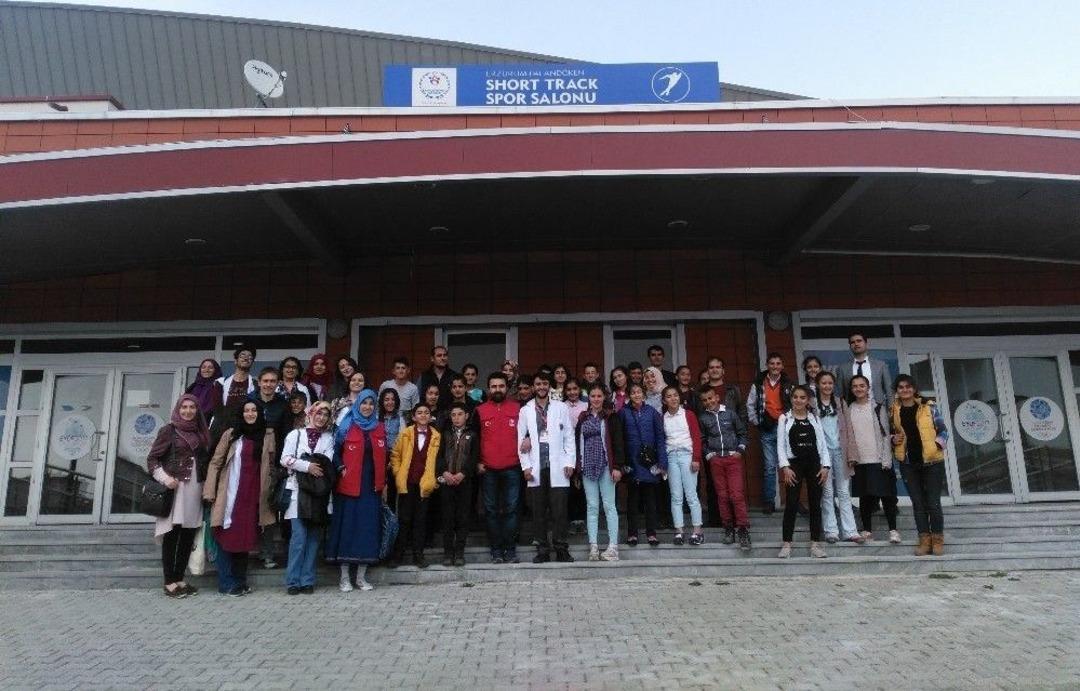 Karayazılı &Ccedil;ocuklar Yakutiye Gen&ccedil;lik Merkezinin Kanatlarında