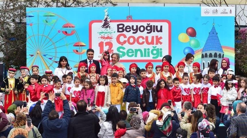 Beyoğlu&rsquo;nda 23 Nisan Coşkusu Devam Ediyor