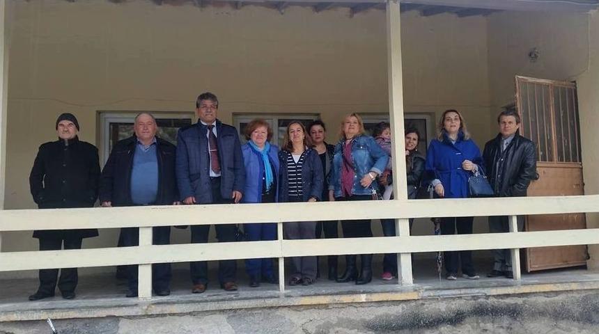 Yurt Ay-der Ayazini K&ouml;y&uuml;nde 46 &Ouml;ğrenciye Giysi Ve Ayakkabı Yardımı Yaptı