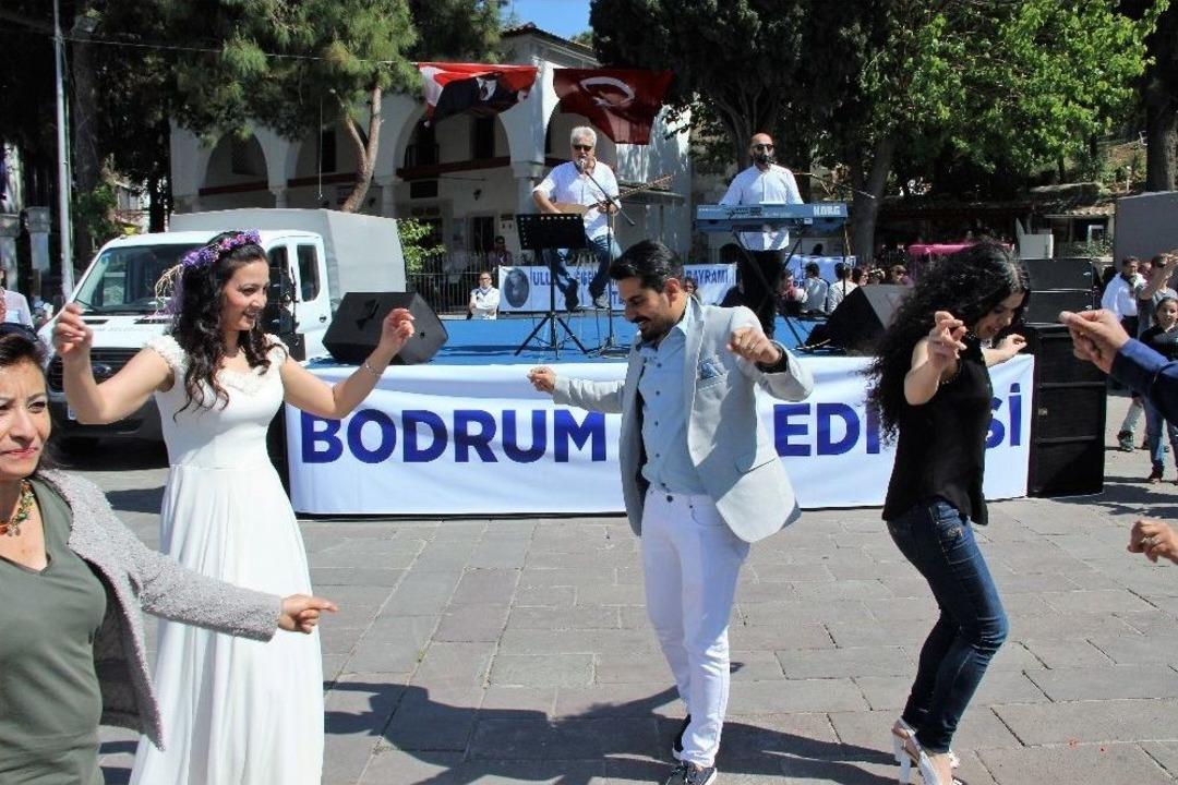 Gelin Ve Damat Ne Yapacağını Şaşırdı